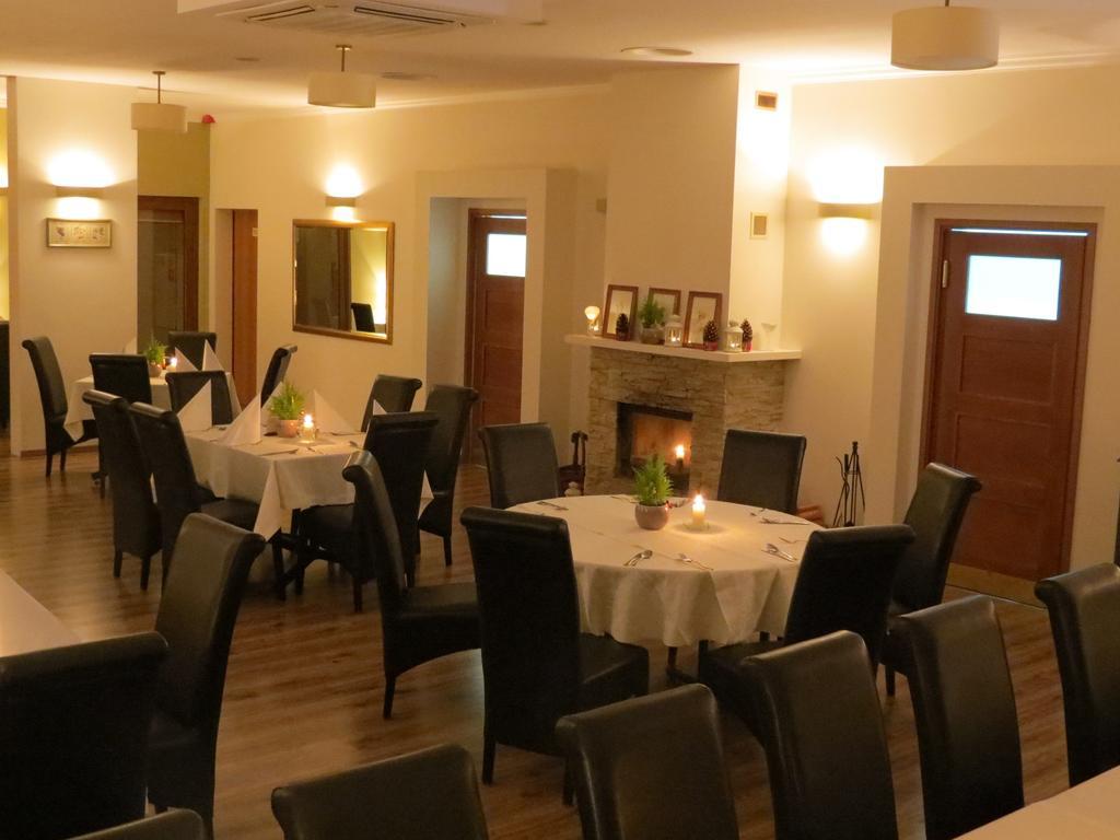 كورنيك Hotel Daglezja Nad Jeziorem Kornickim المظهر الخارجي الصورة