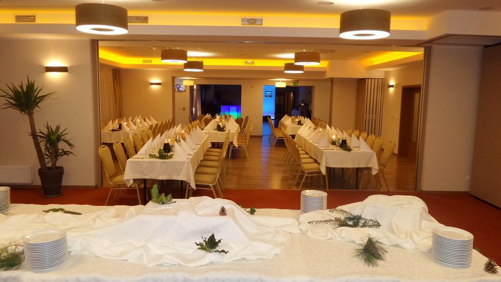 كورنيك Hotel Daglezja Nad Jeziorem Kornickim المظهر الخارجي الصورة