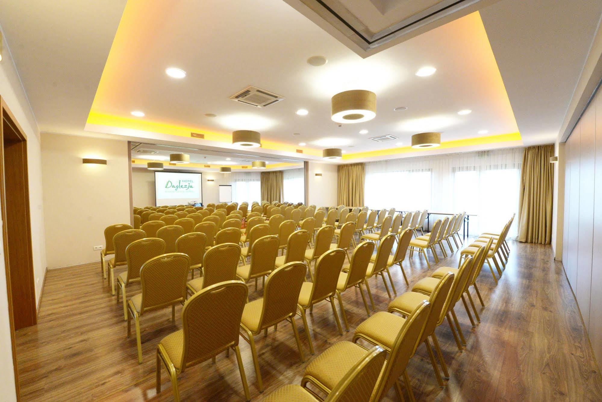 كورنيك Hotel Daglezja Nad Jeziorem Kornickim المظهر الخارجي الصورة