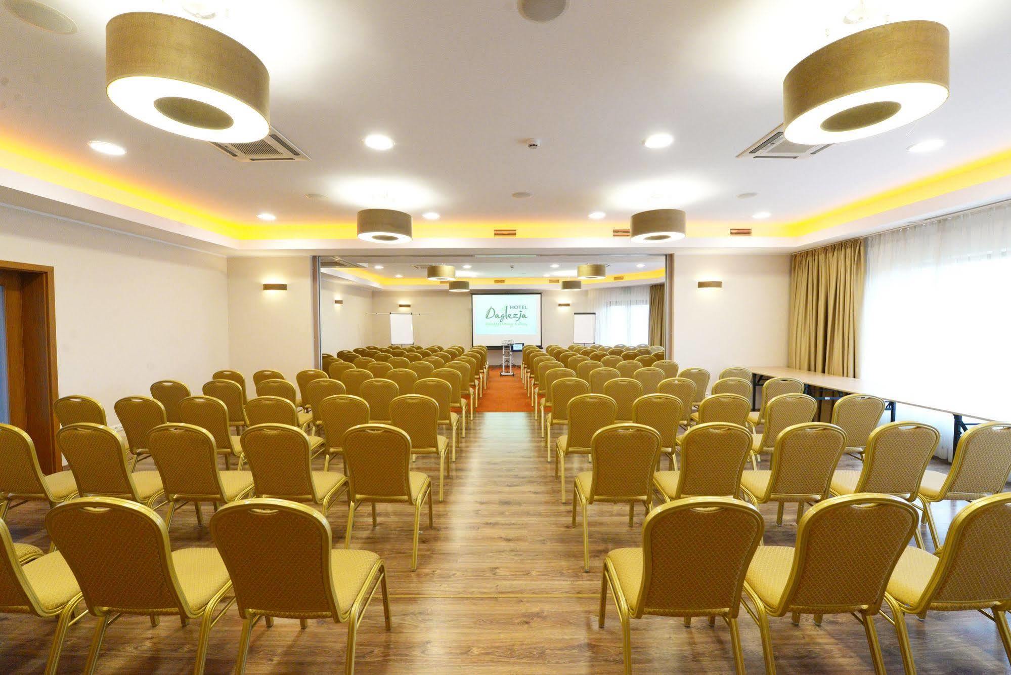 كورنيك Hotel Daglezja Nad Jeziorem Kornickim المظهر الخارجي الصورة