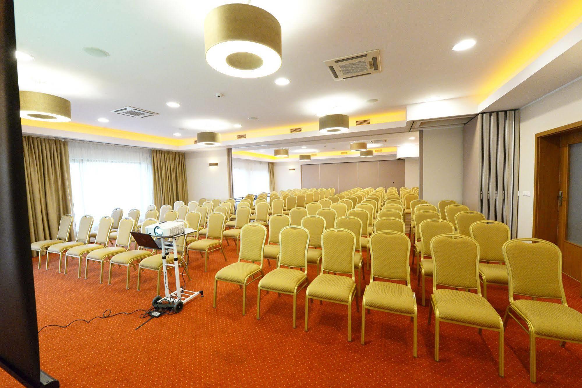 كورنيك Hotel Daglezja Nad Jeziorem Kornickim المظهر الخارجي الصورة